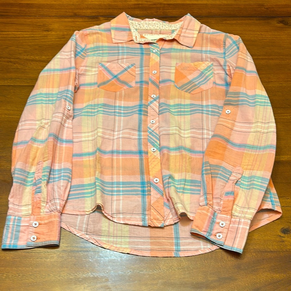 Arizona jeans company women’s cotton button-down shirt. Size medium